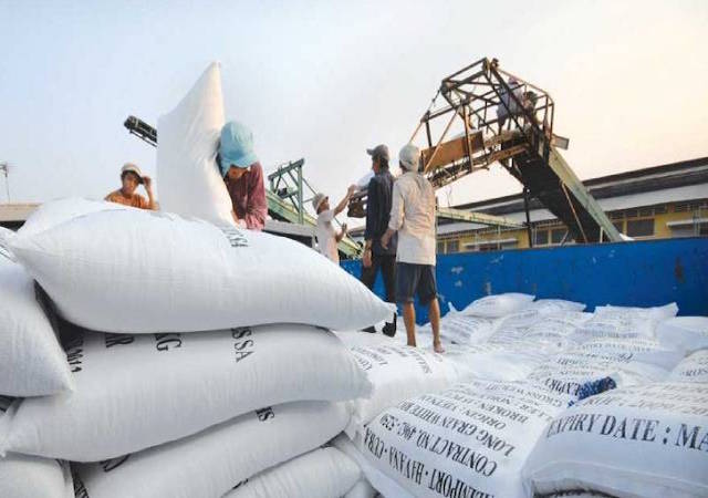 Giá gạo Việt, Thái diễn biến trái chiều