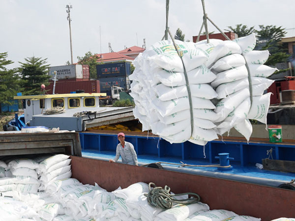 Giá gạo ngày càng “đuối”